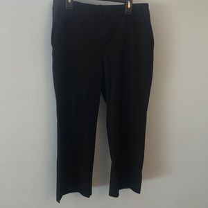 Woman’s capris stretch size 6
